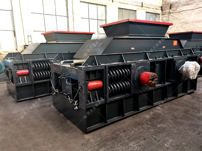 時(shí)產(chǎn)100噸瓜米石對(duì)輥制砂機(jī)多少錢？