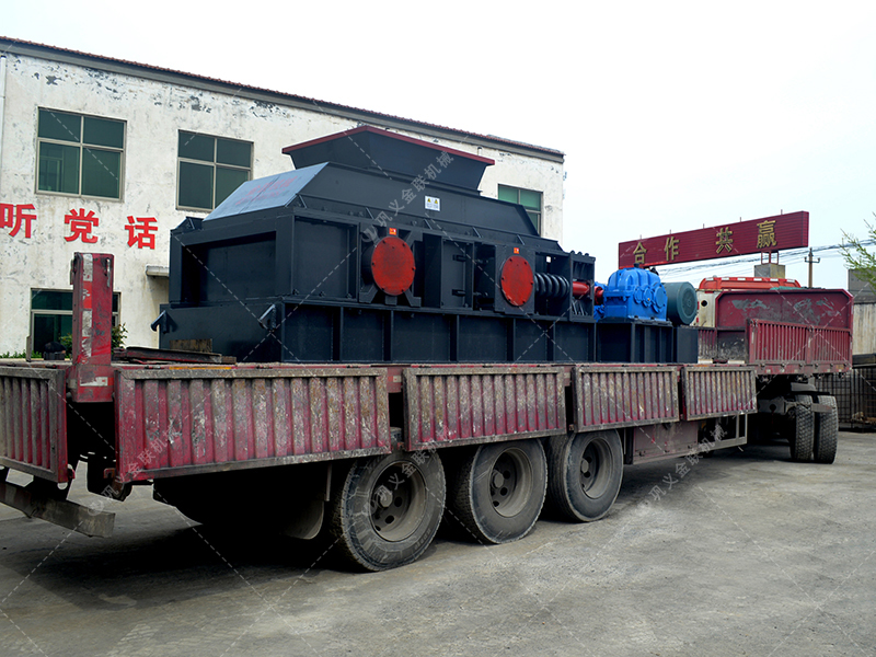 時(shí)產(chǎn)100噸瓜米石對(duì)輥制砂機(jī)多少錢？