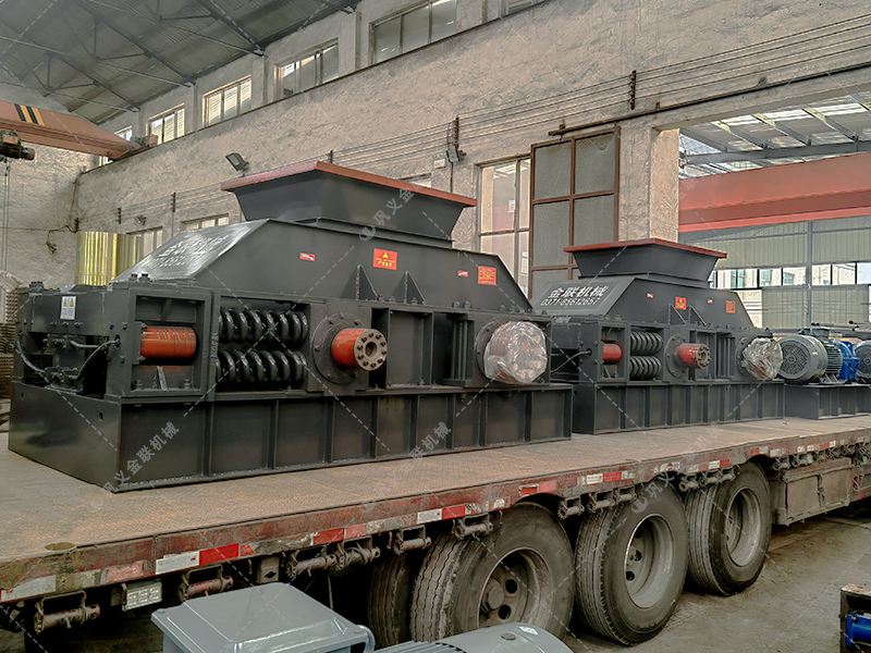 時(shí)產(chǎn)100噸瓜米石對(duì)輥制砂機(jī)有哪些型號(hào)？?jī)r(jià)格多少？