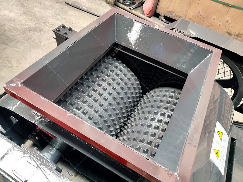 破碎石膏原礦料的雙齒輥破碎機(jī)廠家如何選擇？