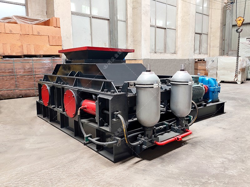 如何正確操作石英石對(duì)輥制砂機(jī)以提高生產(chǎn)效率？