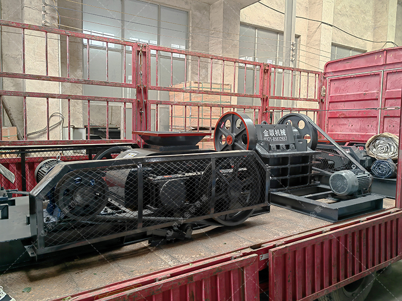 大塊煤矸石直接喂料會損壞設(shè)備？狼牙齒輥為何敢承諾'來者不拒'？