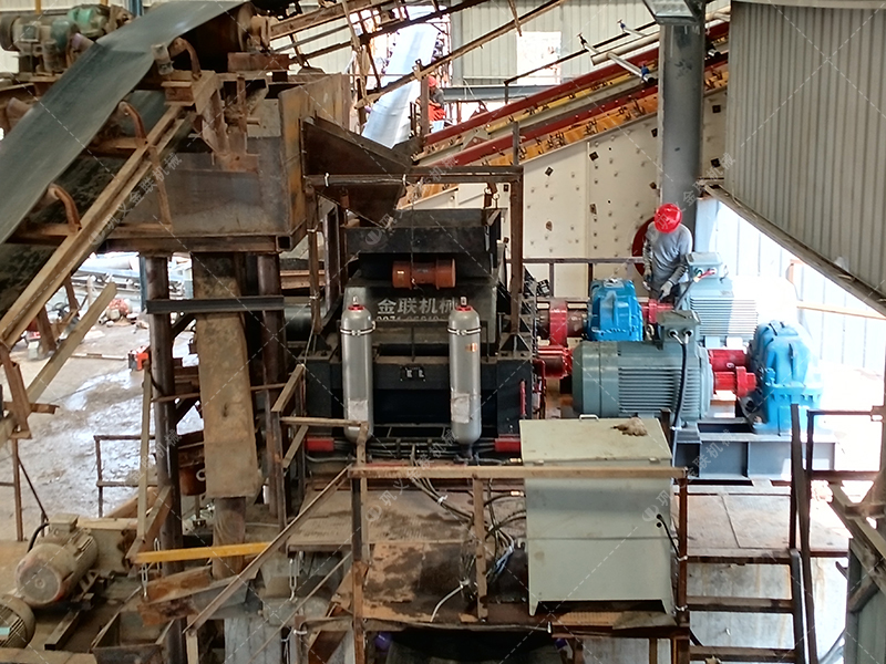 時(shí)產(chǎn)100噸和200噸的石灰石生產(chǎn)線，選擇的液壓對(duì)輥制砂機(jī)有何不同？