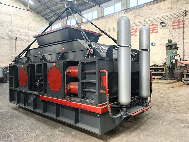 時(shí)產(chǎn)100噸和200噸的石灰石生產(chǎn)線，選擇的液壓對(duì)輥制砂機(jī)有何不同？